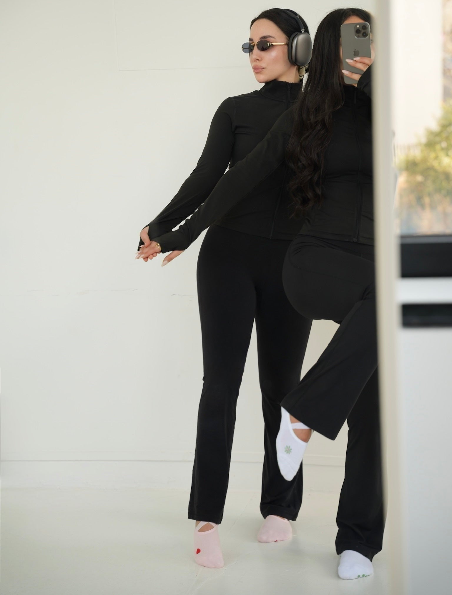 The Bloom — Chaussettes Grip Pilates Fleurs Brodées